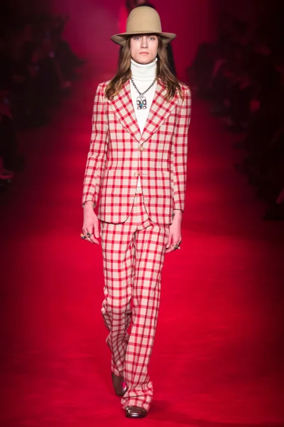 Look 48